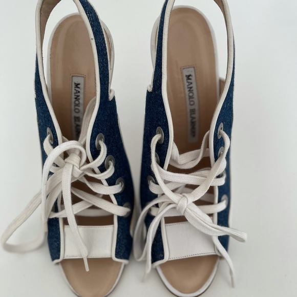 NEW Manolo Blahnik lace up sandals - Picture 3 of 9